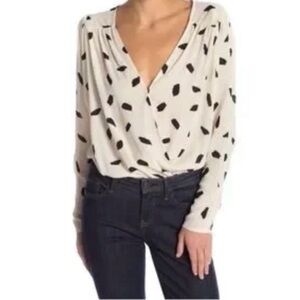 ASTR the Label Revolve White Long Sleeve Surplice Blouse Bodysuit Medium